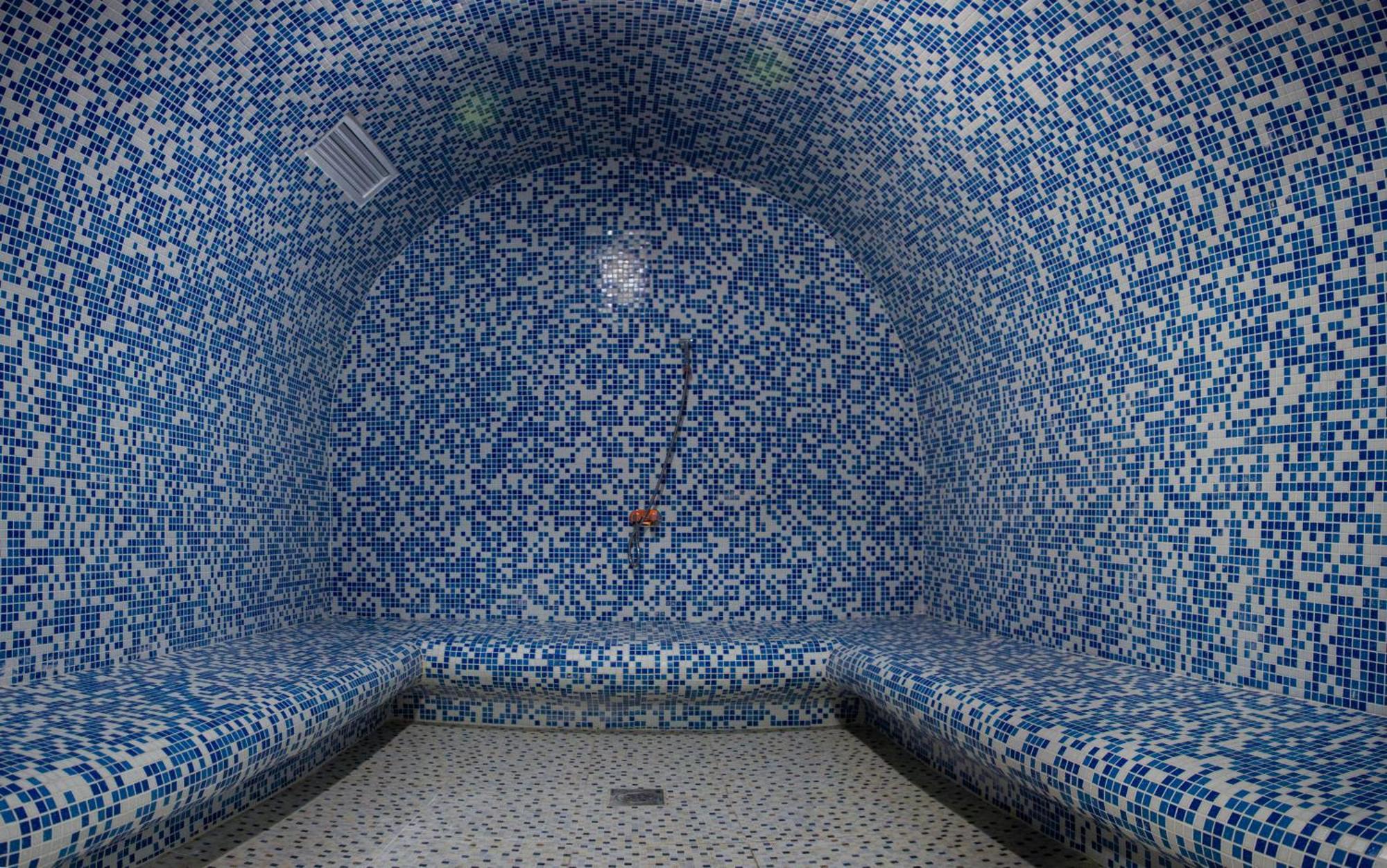 Casablanca Apart Hotel Bisjkek Buitenkant foto