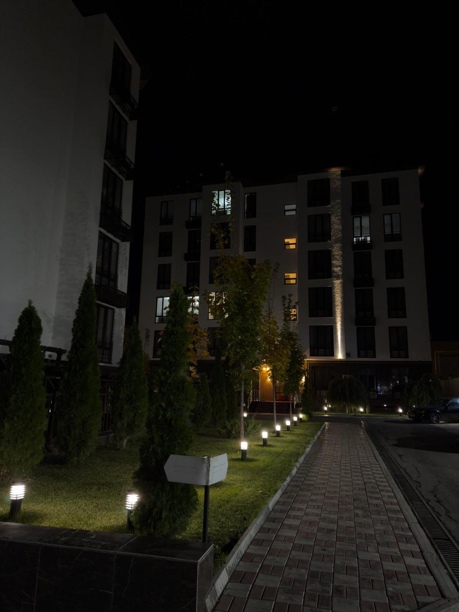 Casablanca Apart Hotel Bisjkek Buitenkant foto