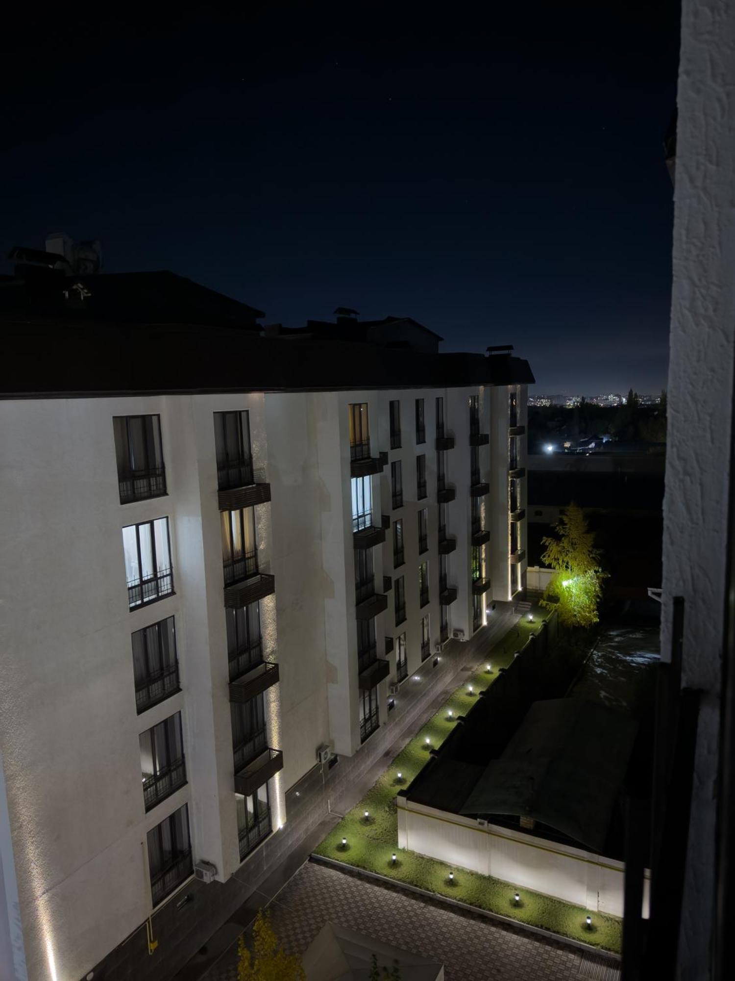 Casablanca Apart Hotel Bisjkek Buitenkant foto