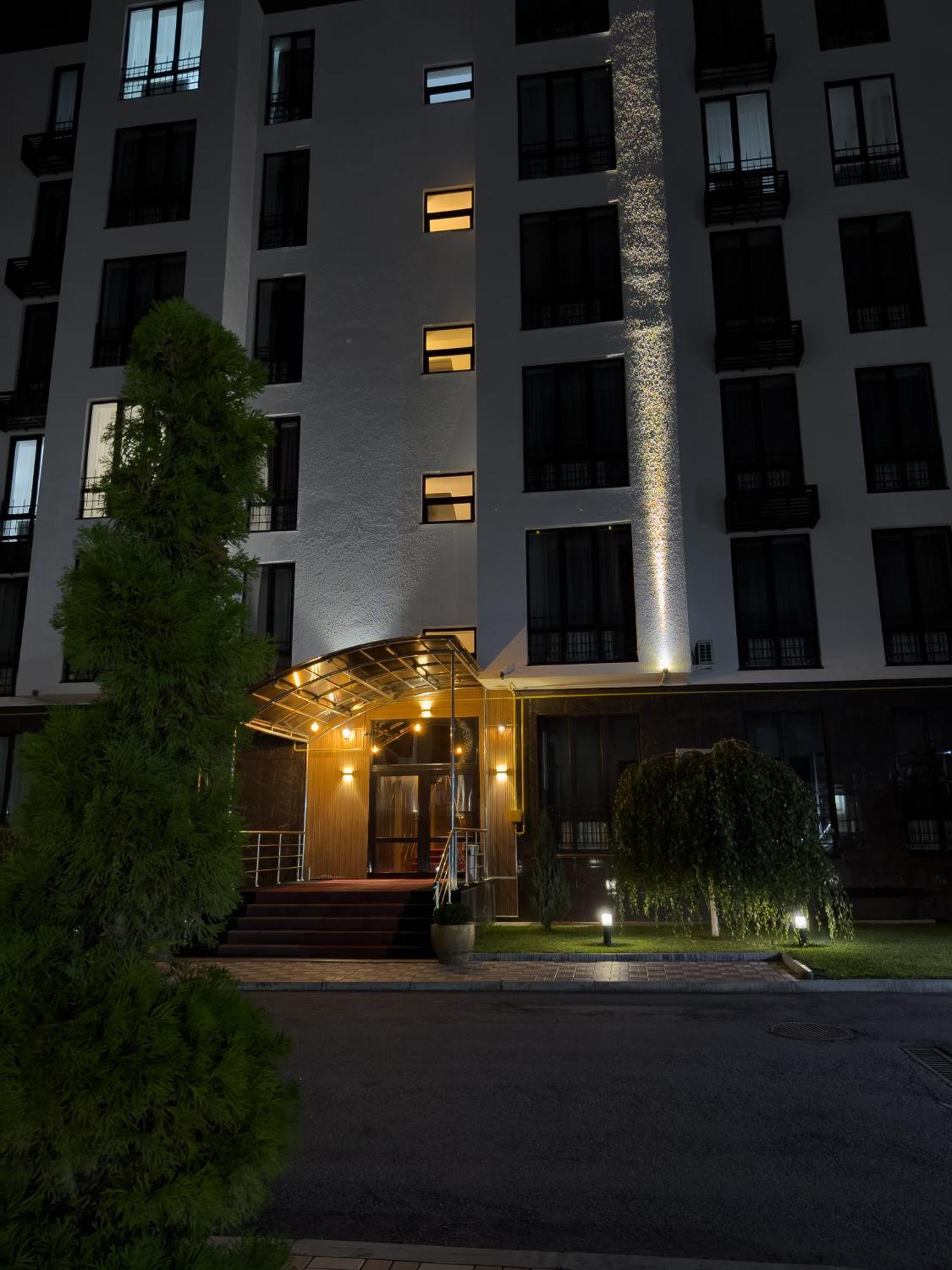 Casablanca Apart Hotel Bisjkek Buitenkant foto