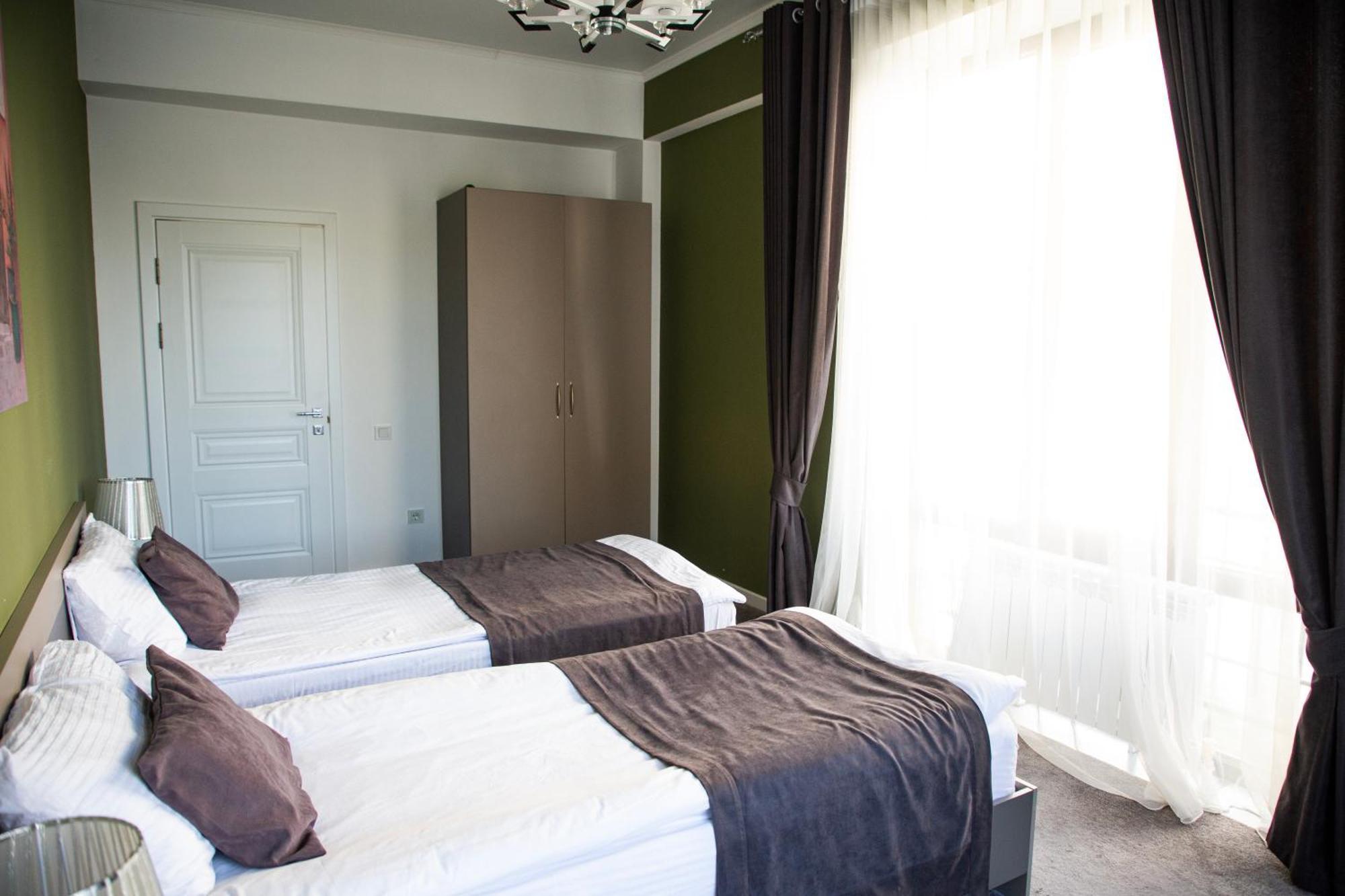 Casablanca Apart Hotel Bisjkek Buitenkant foto