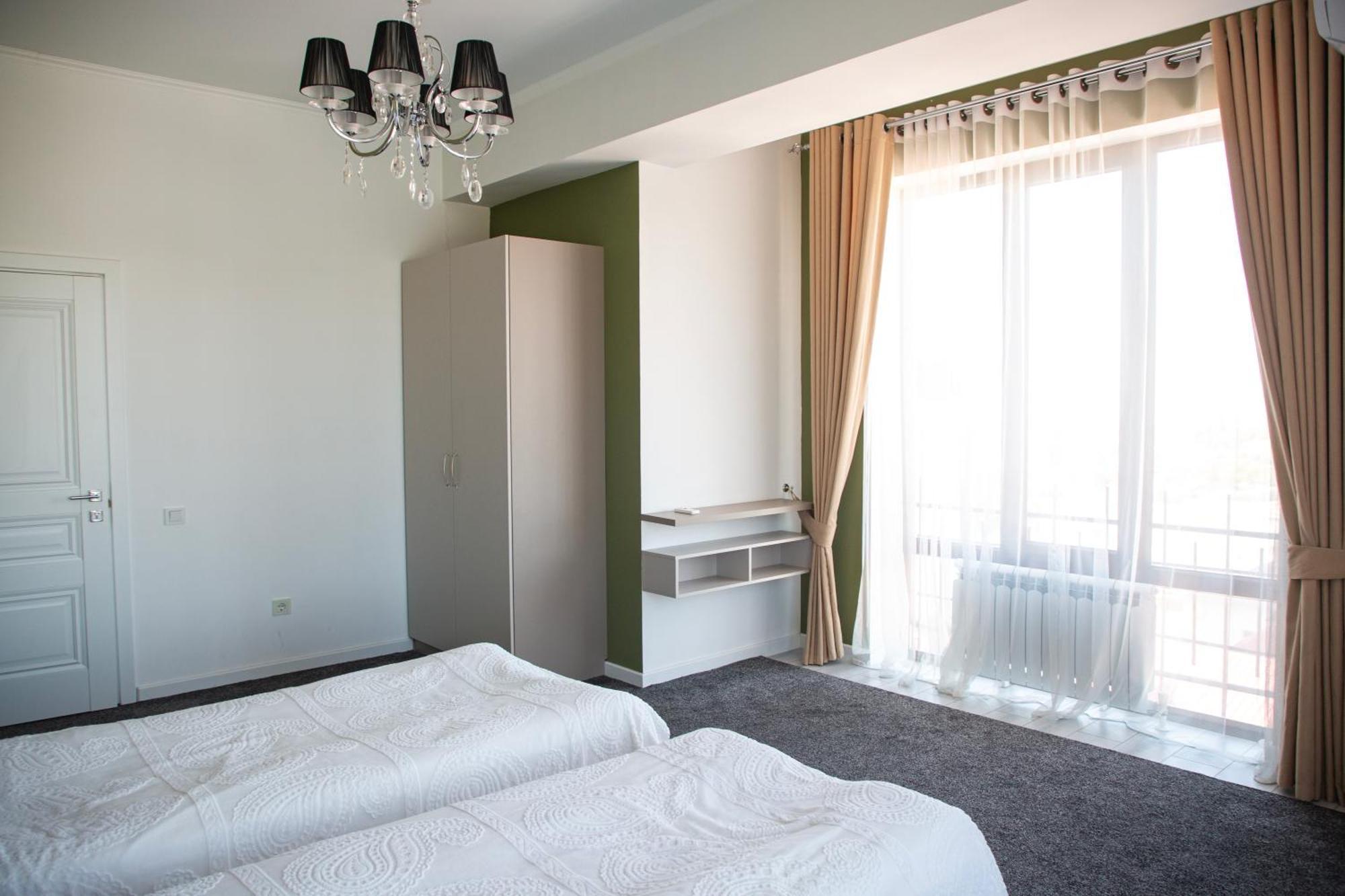 Casablanca Apart Hotel Bisjkek Buitenkant foto