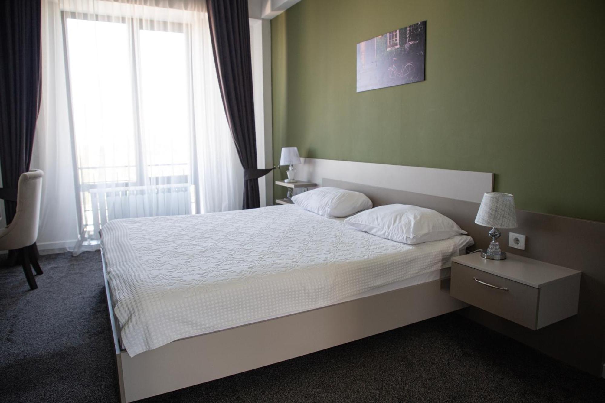 Casablanca Apart Hotel Bisjkek Buitenkant foto